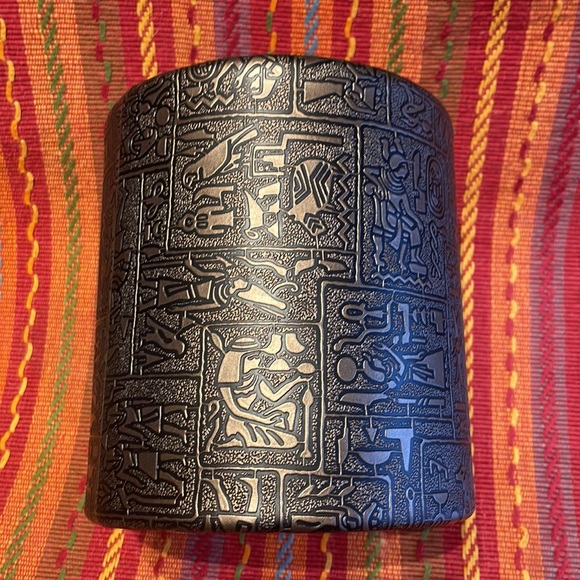 Ice bucket 6” x 5.65” vinyl wrap w/3-D embossed character. Black/bronze - Picture 6 of 8